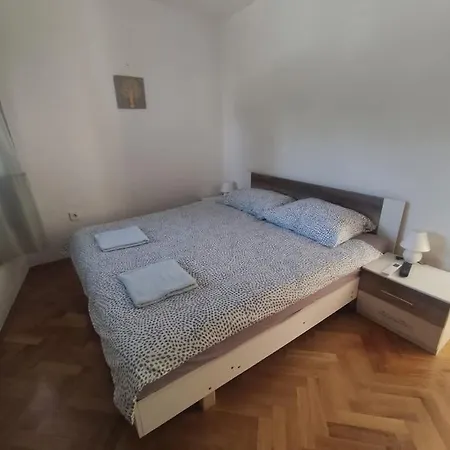 Guest house Aretha I Sobe *
